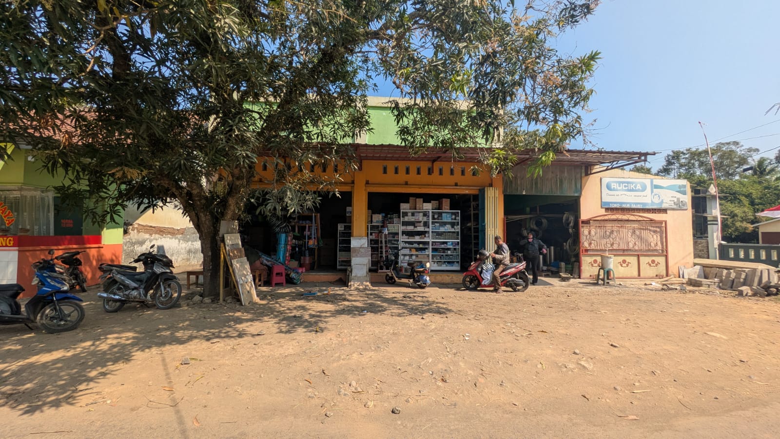 Tampak depan Toko Nur Fajri di Jl. Linggosari, Ambalresmi, Ambal, Kebumen